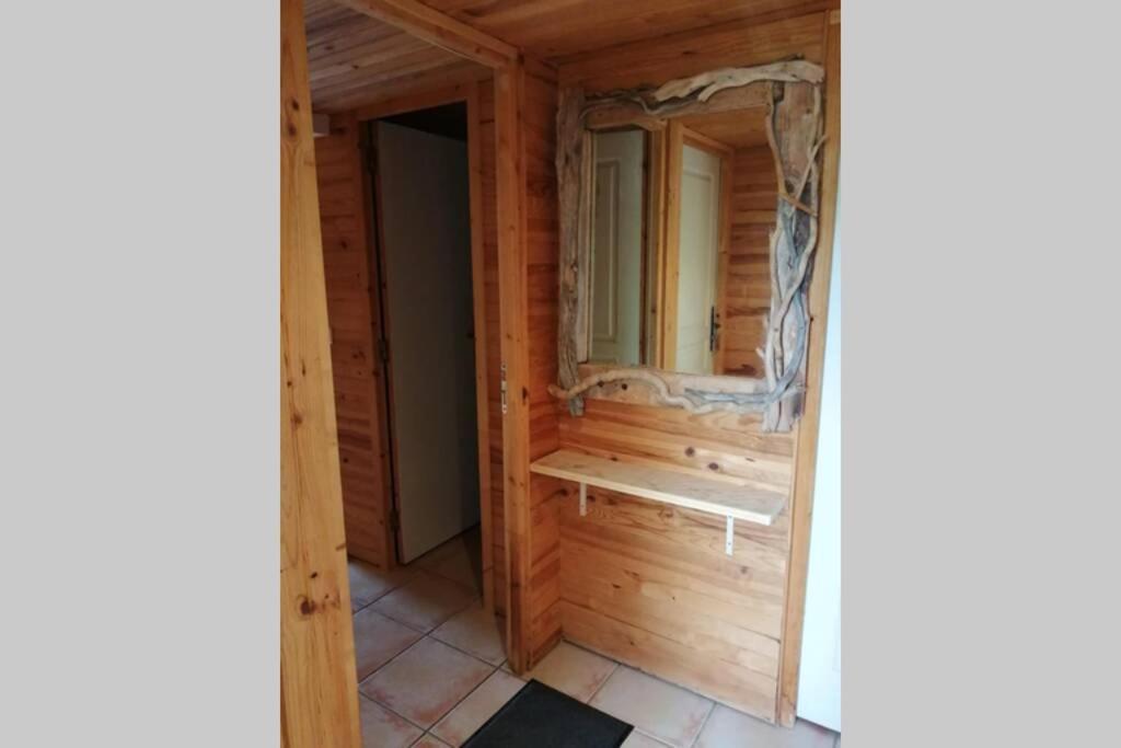 Appartement 22 M2, Terrasse Vue Montagne, Dans Propriete Face Au Du Salagou *
