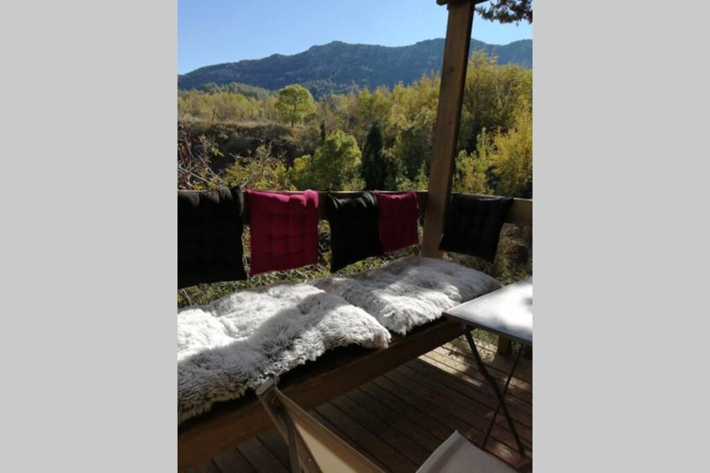 Apartment 22 M2, Terrasse Vue Montagne, Dans Propriete Face Au Du Salagou *